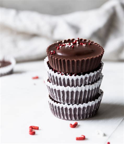 How does Dark Chocolate Peppermint Cups fit into your Daily Goals - calories, carbs, nutrition