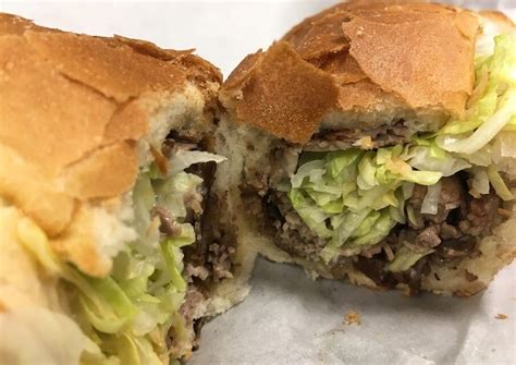 How does Deluxe Roast Beef Grinder fit into your Daily Goals - calories, carbs, nutrition