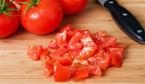 How does Diced Fresh Tomatoes fit into your Daily Goals - calories, carbs, nutrition