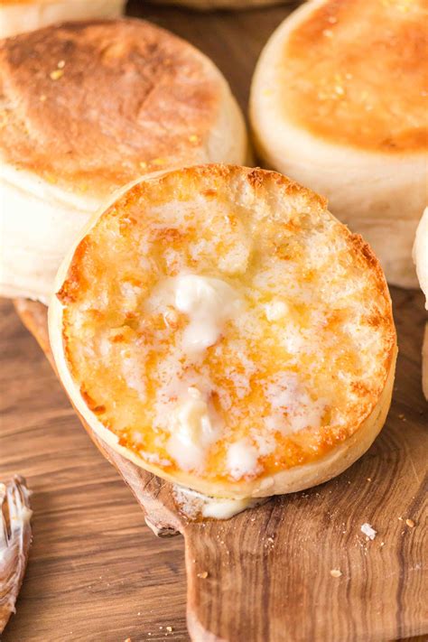 How does Dry English Muffin fit into your Daily Goals - calories, carbs, nutrition