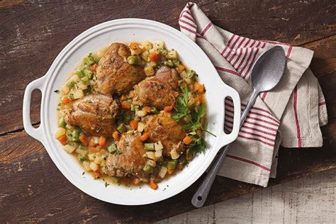 How does ENSOPADO DE FRANGO C/ LEGUMES E COUSCOUS fit into your Daily Goals - calories, carbs, nutrition