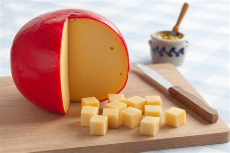 How does Edam Cheese fit into your Daily Goals - calories, carbs, nutrition