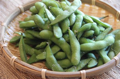 How does Edamame Fresh In Pod Blanched 1/2 Cup fit into your Daily Goals - calories, carbs, nutrition