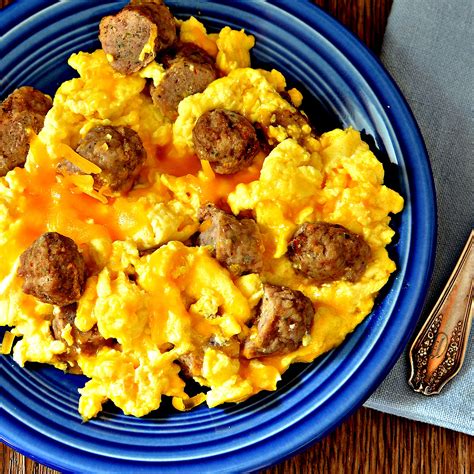 How does Egg, Sausage & Cheese Biscuit fit into your Daily Goals - calories, carbs, nutrition