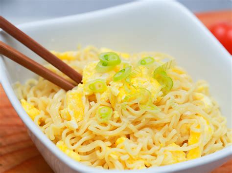 How does Egg Noodles, Cooked tossed with Margarine fit into your Daily Goals - calories, carbs, nutrition