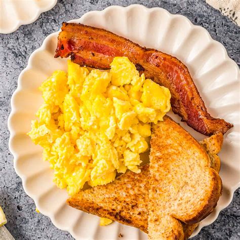 How does Egg Scrambles (Bacon & Veggies) fit into your Daily Goals - calories, carbs, nutrition