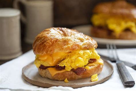 How does Egg and Cheese Croissant fit into your Daily Goals - calories, carbs, nutrition