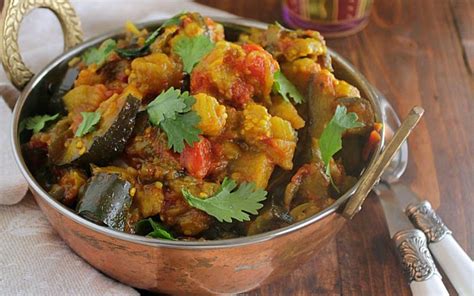 How does Eggplant and Tomato Curry fit into your Daily Goals - calories, carbs, nutrition