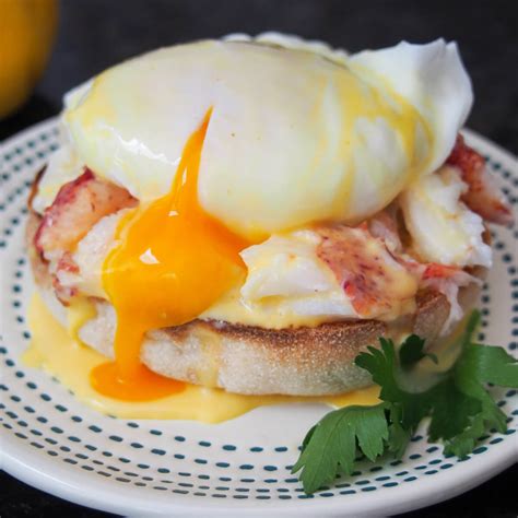 How does Eggs Benedict Americana fit into your Daily Goals - calories, carbs, nutrition