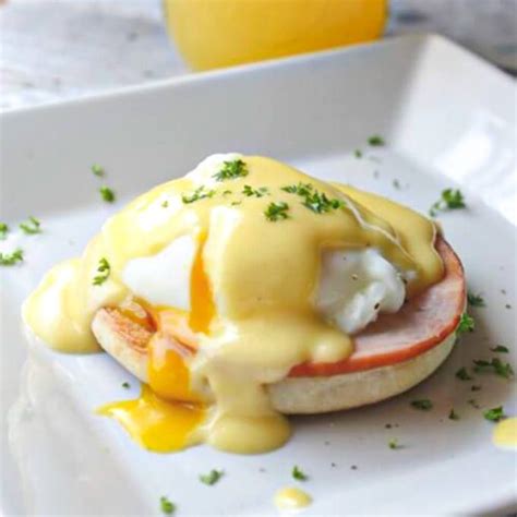 How does Eggs Benedict fit into your Daily Goals - calories, carbs, nutrition