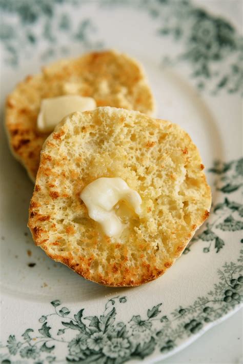 How does English Muffin fit into your Daily Goals - calories, carbs, nutrition