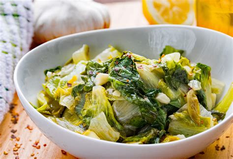 How does Escarole Sauteed in Garlic Oil fit into your Daily Goals - calories, carbs, nutrition