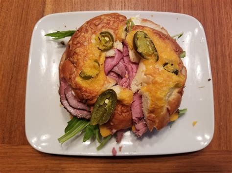 How does Everything Bagel Roast Beef Cheddar fit into your Daily Goals - calories, carbs, nutrition