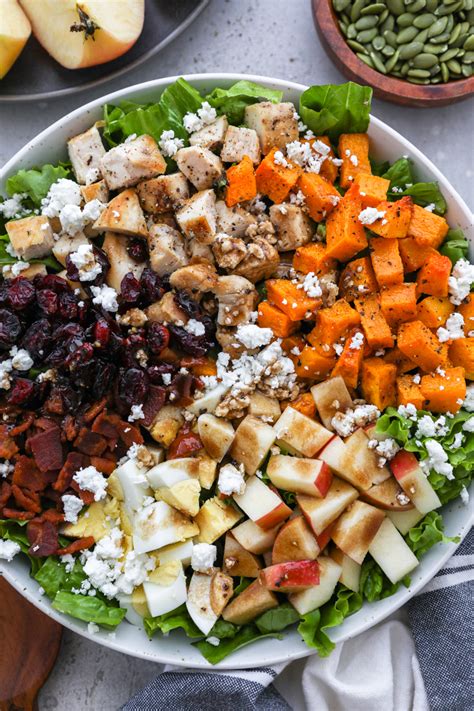 How does Fall Harvest Cobb Salad fit into your Daily Goals - calories, carbs, nutrition