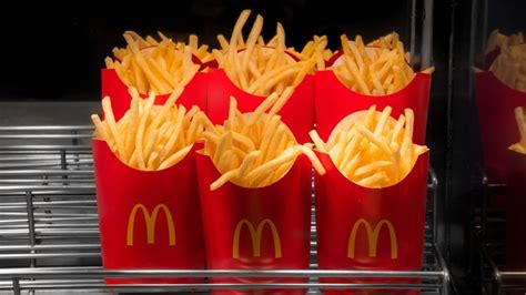 How does Famous Fries fit into your Daily Goals - calories, carbs, nutrition