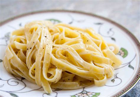 How does Fettuccine Alfredo (1) fit into your Daily Goals - calories, carbs, nutrition