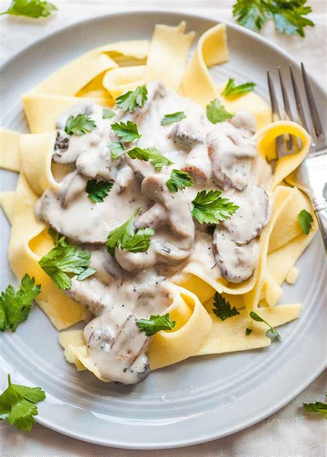 How does Fettuccine Alfredo with Mushrooms fit into your Daily Goals - calories, carbs, nutrition