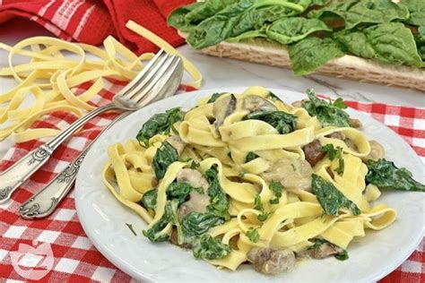 How does Fettuccine w/ Creamy Spinach fit into your Daily Goals - calories, carbs, nutrition