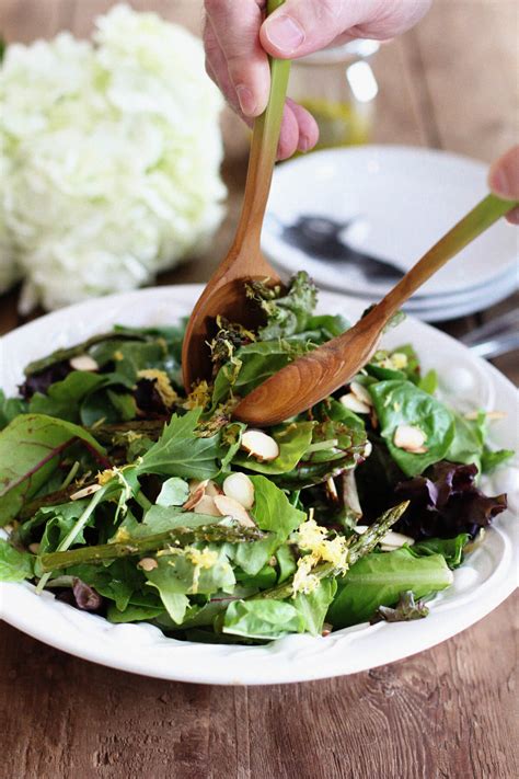 How does Field Greens Salad fit into your Daily Goals - calories, carbs, nutrition