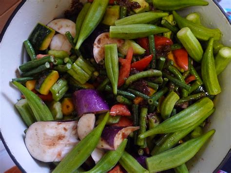 How does Filipino Vegetable Stew fit into your Daily Goals - calories, carbs, nutrition