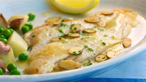 How does Fillet of Sole Almondine fit into your Daily Goals - calories, carbs, nutrition