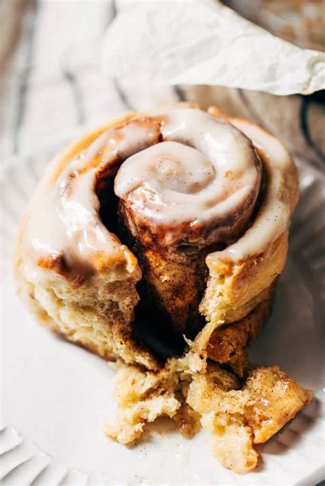 How does Filling for House Made Cinnamon Rolls fit into your Daily Goals - calories, carbs, nutrition