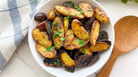 How does Fingerling Potatoes (8969.0) fit into your Daily Goals - calories, carbs, nutrition