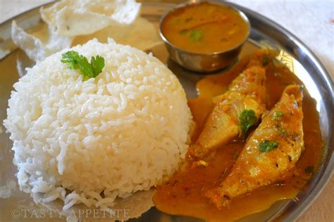 How does Fish Market Cod Meen Moili Fish Curry with Basmati Rice & Green Beans fit into your Daily Goals - calories, carbs, nutrition