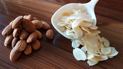 How does Flaked Almonds fit into your Daily Goals - calories, carbs, nutrition