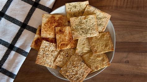 How does Flat Bread Crackers fit into your Daily Goals - calories, carbs, nutrition