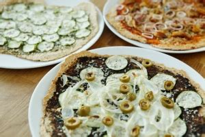 How does For the Love of Fruit Pizzetta fit into your Daily Goals - calories, carbs, nutrition