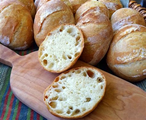 How does French Crusty Roll fit into your Daily Goals - calories, carbs, nutrition