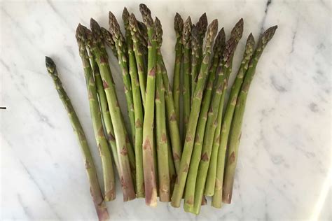 How does Fresh Asparagus Spears fit into your Daily Goals - calories, carbs, nutrition