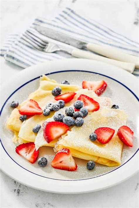 How does Fresh Berry Crepes fit into your Daily Goals - calories, carbs, nutrition