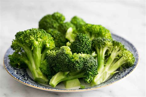 How does Fresh Broccoli & Cauliflower fit into your Daily Goals - calories, carbs, nutrition