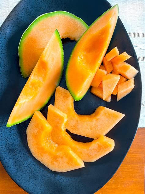 How does Fresh Cantaloupe Wedges fit into your Daily Goals - calories, carbs, nutrition