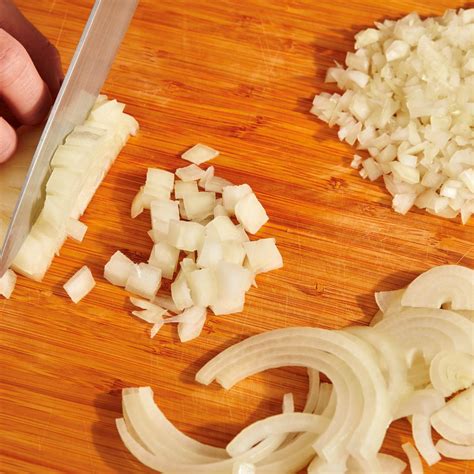 How does Fresh Chopped Yellow Onions (14888.0) fit into your Daily Goals - calories, carbs, nutrition