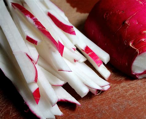 How does Fresh Daikon Radish Matchsticks (74414.1) fit into your Daily Goals - calories, carbs, nutrition