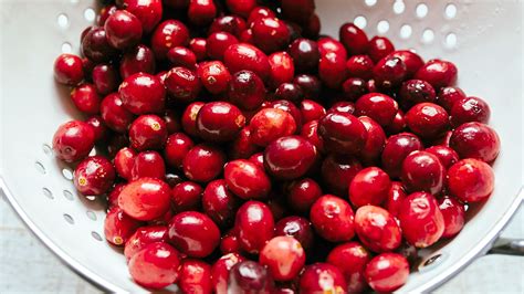 How does Fresh Fruit - Cranberries fit into your Daily Goals - calories, carbs, nutrition