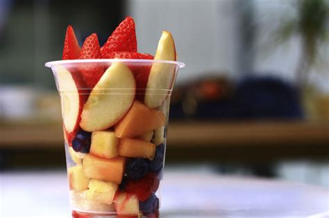 How does Fresh Fruit 2 Go Snack Cup fit into your Daily Goals - calories, carbs, nutrition