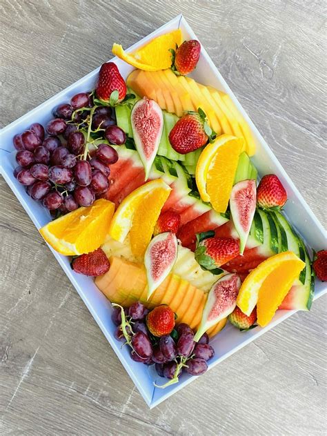 How does Fresh Fruit Plate fit into your Daily Goals - calories, carbs, nutrition