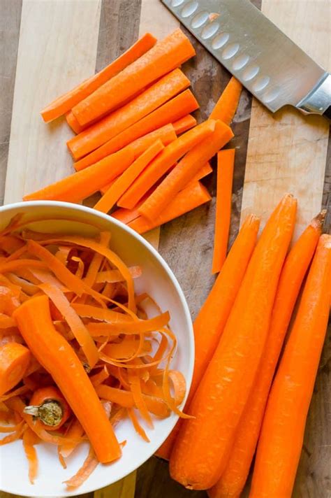 How does Fresh Sliced Carrots fit into your Daily Goals - calories, carbs, nutrition