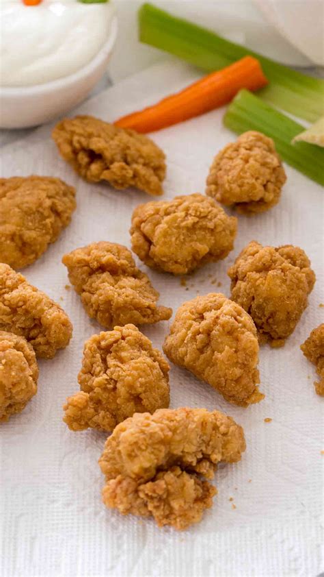 How does Fried Boneless Chicken Wings fit into your Daily Goals - calories, carbs, nutrition