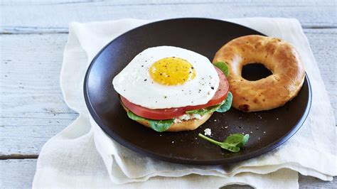 How does Fried Egg on Bagel fit into your Daily Goals - calories, carbs, nutrition