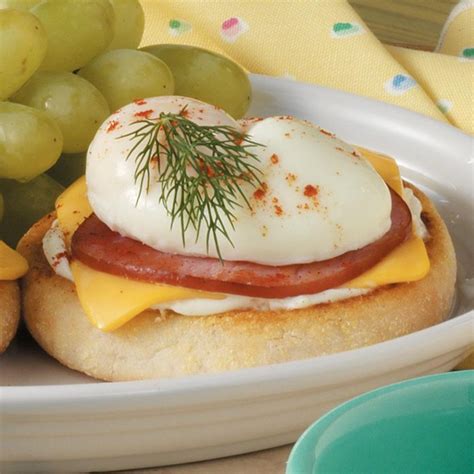 How does Fried Egg on English Muffin fit into your Daily Goals - calories, carbs, nutrition