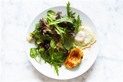 How does Frisee and Mesclun Avocado Salad fit into your Daily Goals - calories, carbs, nutrition