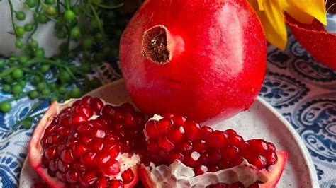 How does Fruit Bites Pomegranate fit into your Daily Goals - calories, carbs, nutrition