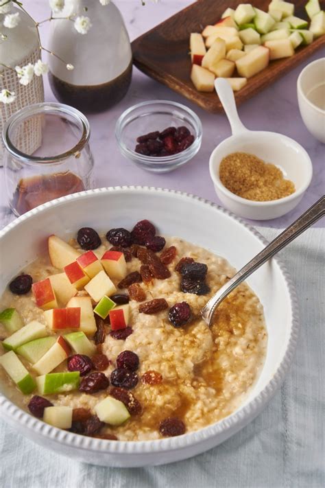 How does Fruit Topped Maple Oatmeal fit into your Daily Goals - calories, carbs, nutrition