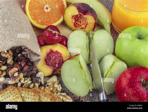 How does Fruit and Nut Mix fit into your Daily Goals - calories, carbs, nutrition