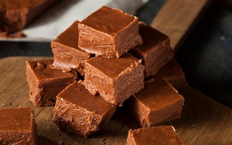How does Fudge & Graham Crackers fit into your Daily Goals - calories, carbs, nutrition